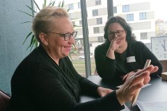 Innovationsworkshop-Teilnehmer-entwickeln-neue-Ideen