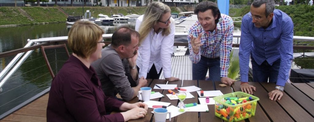 Teilnehmerinnen und Teilnehmer mit Henryk Mioskowski