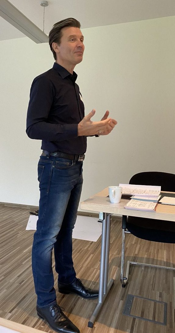 Innovationsexperte und innoXperts®-Inhaber Henryk Mioskowski teilt als Keynote-Speaker seine Expertise. Henryk Mioskowsk bringt Ihre Ideen in Schwung.