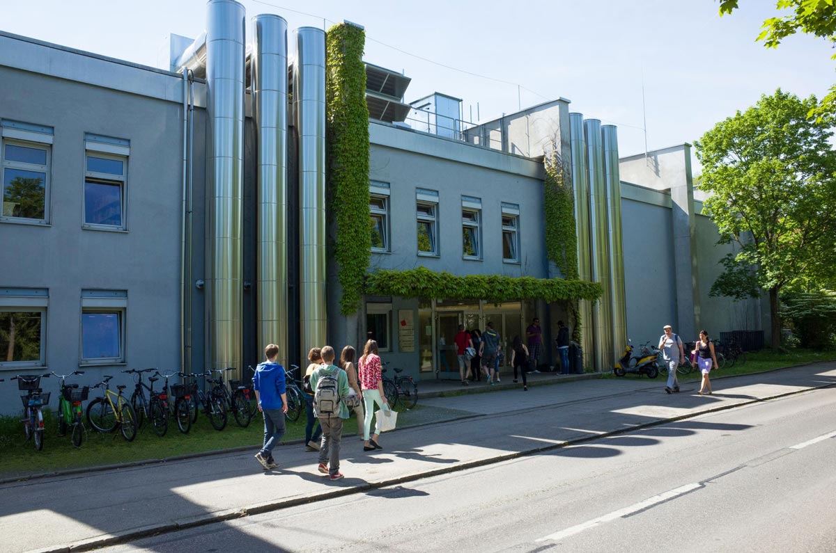 Eingang zum Campus in München Pasing, Fakultät für BWL